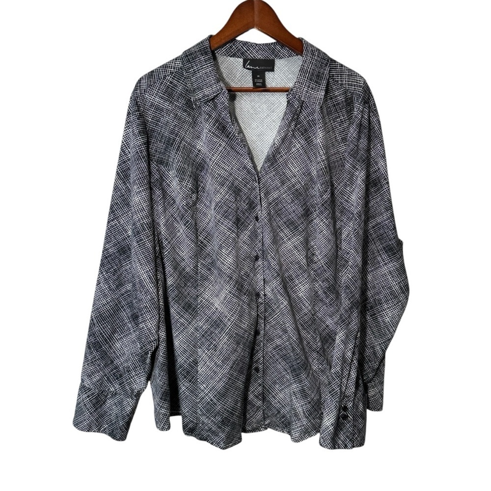 Lane Bryant Black & White Vneck Button Down Shirt Size 28